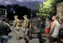 Domingo de cáos en la “carpa” del centro de convenciones