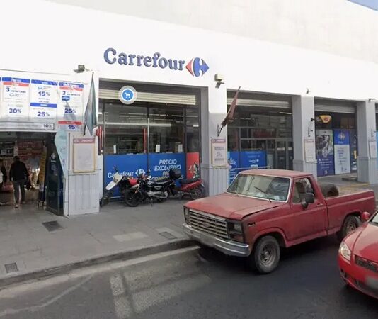 Cierra el Carrefour de la 20 de Febrero