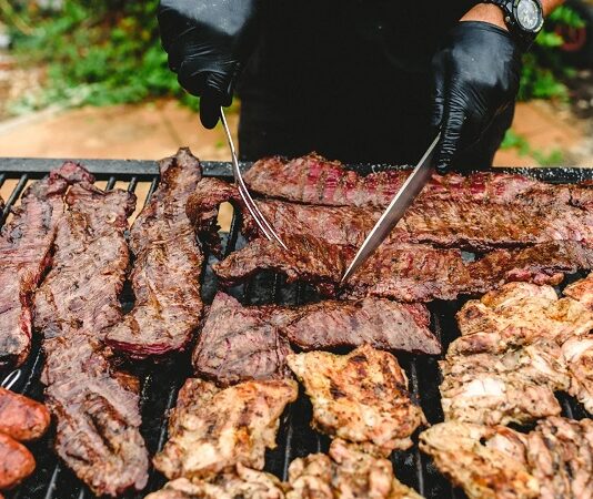 Murió la parrillada: el consumo de carne vacuna cayó 42% y con un kilo de asado se compran cuatro de pollo