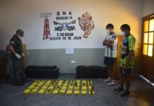 Volvían de Aguas Blancas en una Kangoo con 2 parlantes con 41 kilos de cocaína