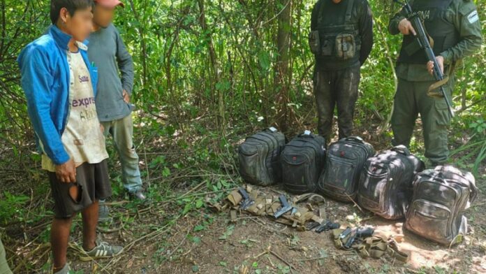 61 kilos de cocaina y pistolas