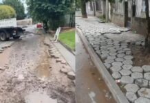 Denuncian que luego de la tormenta vecinos de Metan sacaron los adoquines de las calles para hacer sus veredas