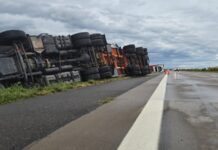 El viento volcó 12 camiones en la autopista Rosario-Córdoba