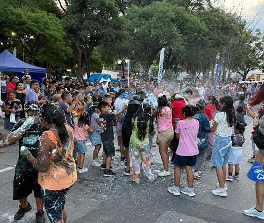En la Plaza Alvarado se comenzó a vivir el carnaval en la ciudad