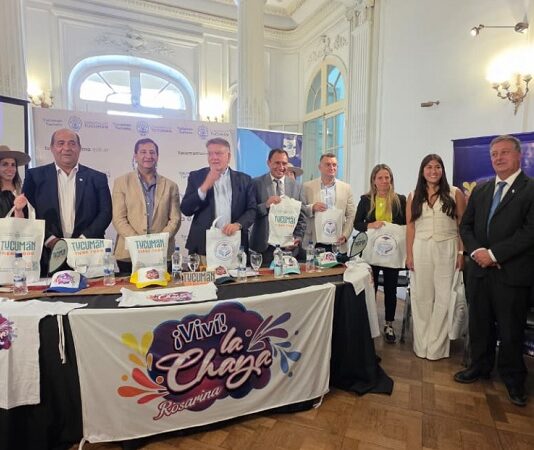 Rosario de la Frontera promocionó en Tucumán todo el color de su Chaya 2026