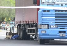Una mujer murió tras ser aplastada por las ruedas de un camión en la Sarmiento