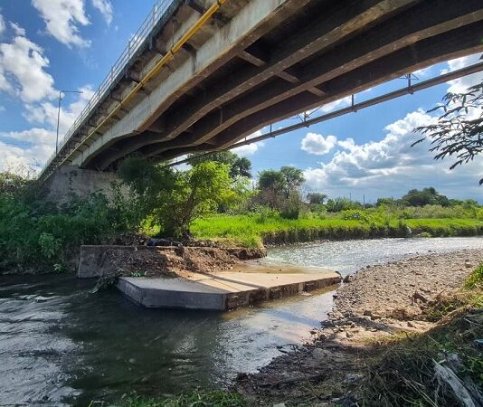 Cedió uno de los pilares del viejo puente sobre el Arenales en el acceso a Santa Lucía