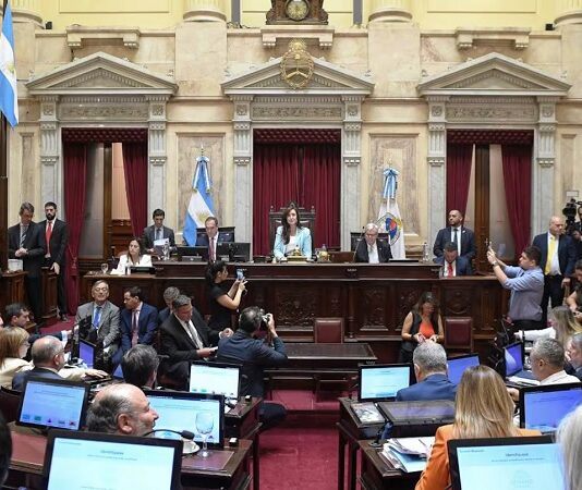 Vacaciones, indemnizaciones y licencia por enfermedad: los puntos clave de la reforma laboral de Javier Milei