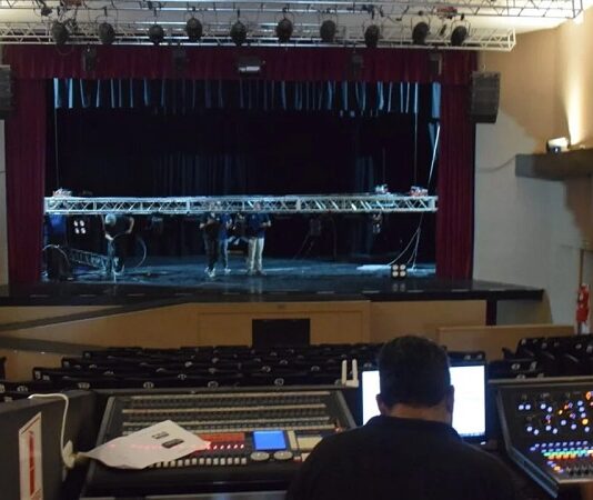 El Nuevo Cine Teatro Güemes de Rosario de la Frontera mejora el escenario, iluminacion, sonido y sistema eléctrico
