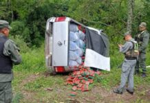 Una camioneta robada en Buenos aires volcó en Tucumán al escapar de Gendarmeria con 690 kilos de coca