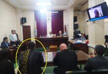 El abogado de la narco modelo, Martina Oliva uso un saco para un show de televisión