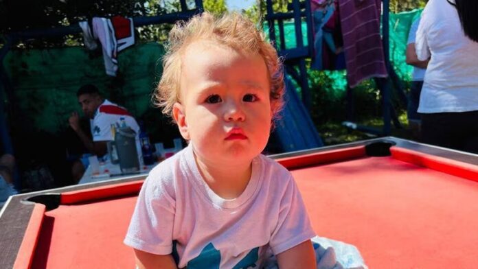 bebe murio al tragarse una uña postiza