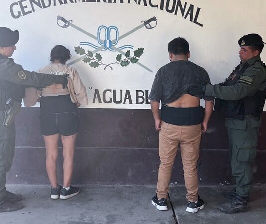 Condenaron a una pareja a 4 años de prisión a una pareja que intentó pasar Bolivia con 214 mil dólares ocultos en fajas