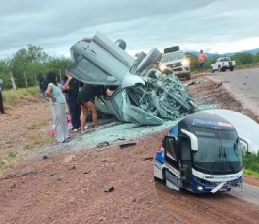 Violento choque frontal entre un colectivo de Flecha Bus y un automóvil en la ruta 68