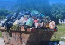 El olor y la basura colapsan en la zona sur de Orán