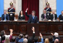 En la Asamblea Legislativa, Javier Milei pronosticó que Cristina Kirchner “va a seguir presa porque es una chorra”