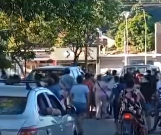 “La plata no aparece”: vecinos de Yrigoyen salieron a la calle a protestar contra le gestión municipal