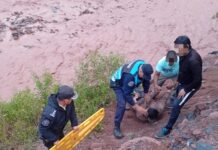 Rescataron a los 3 hombres que fueron arrastrados con el auto intentando cruzar el rio Las Conchas