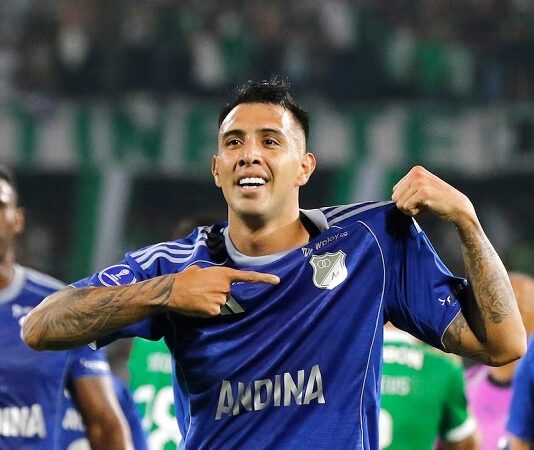 Futbolista argentino anotó un golazo desde atrás de mitad de cancha para la victoria de Millonarios ante Atlético Nacional