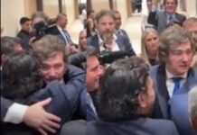 Sáenz a los abrazos con Milei y Karina en New York