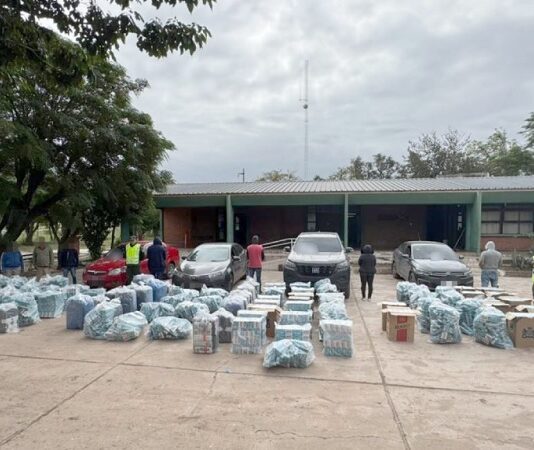 Gendarmes pararon en Anta una caravana de vehículos con coca, cigarrillos y antenas satelitales