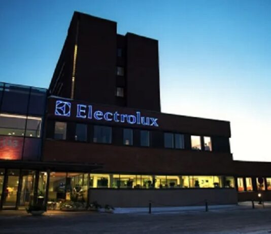 Una empresa ensambladora de Electrolux cierra su producción de heladeras en Rosario