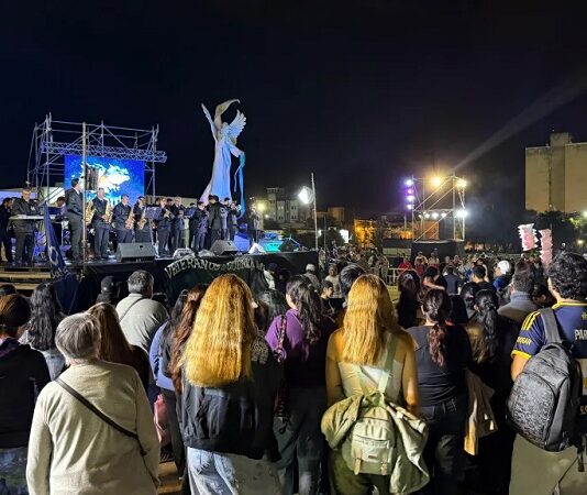 Homenaje y emoción en la Vigilia Patriótica del Campo de la Cruz