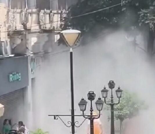 Bomberos sofocaron un principio de incendio en un restaurante en la peatonal Florida, pegado al super VEA