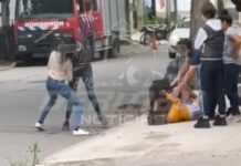 Mujeres a las piñas en Metan y a escasos metros de la comisaria