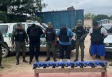 Detienen a 3 sujetos y secuestran ocho pistolas con numeración limada en Salvador Mazza