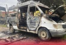 Le prendieron fuego a un utilitario en Orán