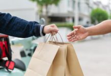 Un joven que hacía Delivery murió en B° Ciudad del Milagro al chocar contra un contenedor