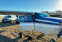 Incautaron otro avión con 321 kilos de cocaína en Santa Fe: fuga de película, autos quemados y un gendarme herido