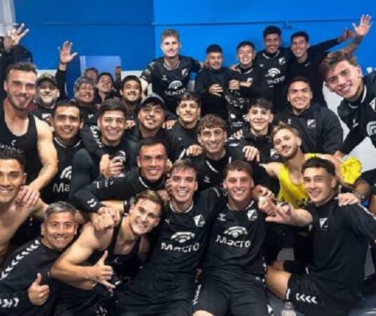 Con dos jugadores menos, Central Norte logró un triunfazo ante Racing de Córdoba