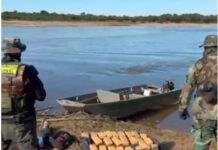 Narcotraficantes escaparon por el río Bermejo y abandonaron 25 kilos de cocaína: dejaron un DNI en la lancha