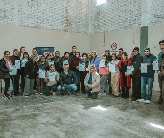 Vecinos de R ° de la Frontera recibieron certificados de capacitación laboral y fortalecen sus oportunidades de empleo