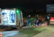 Buscan a un motociclista que escapó tras un choque en avenida Bolivia y dejó una mujer herida