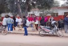 Sigue tomada la Escuela Mosconi de Los Blancos