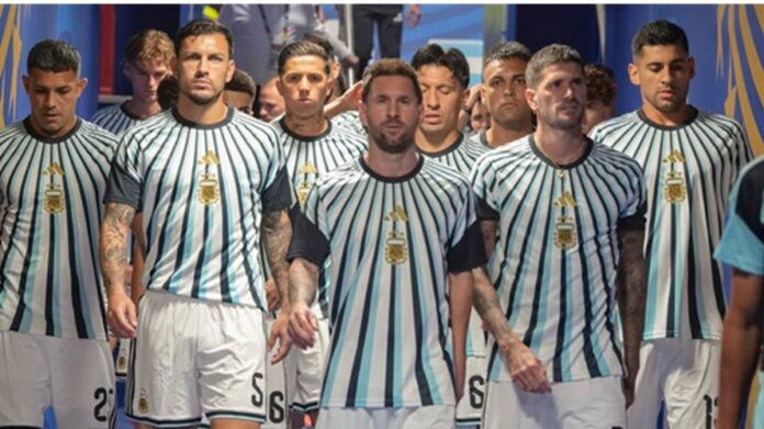 messi saliendo del tunel