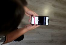 Inglaterra prohibirá el uso de las redes sociales a menores de 16 años: “Están haciendo infelices a los niños”