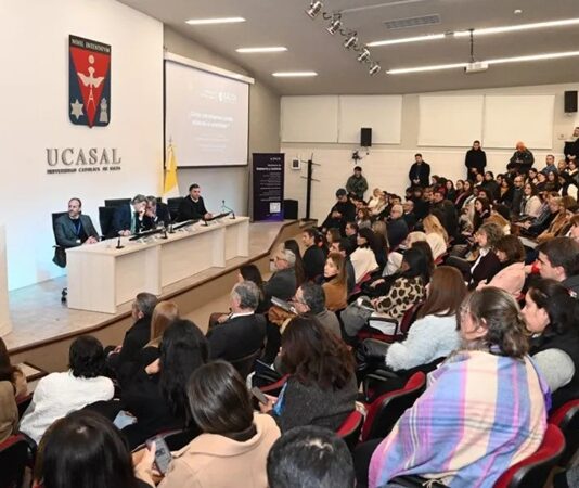 Bajo una fuerte custodia el ministro de Justicia de la Nacion se reunió con Sáenz, visito la Corte de Justicia y la Policia