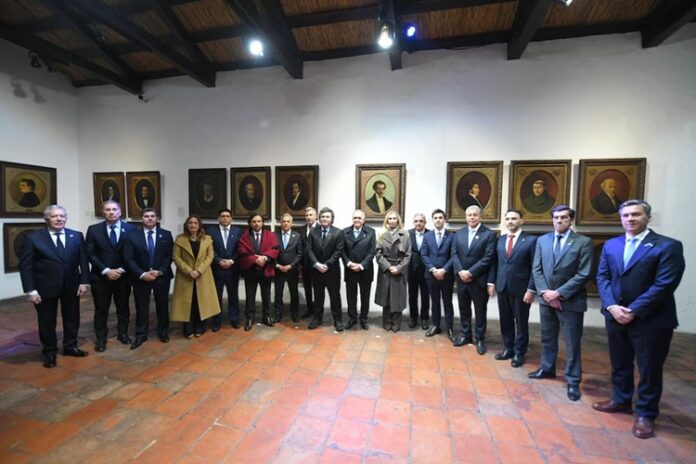 Milei con 13 gobernadores en tucuman