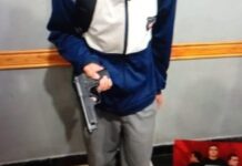 Alarma en una escuela de Embarcación: investigan a un alumno que se fotografió con un arma en pleno aula