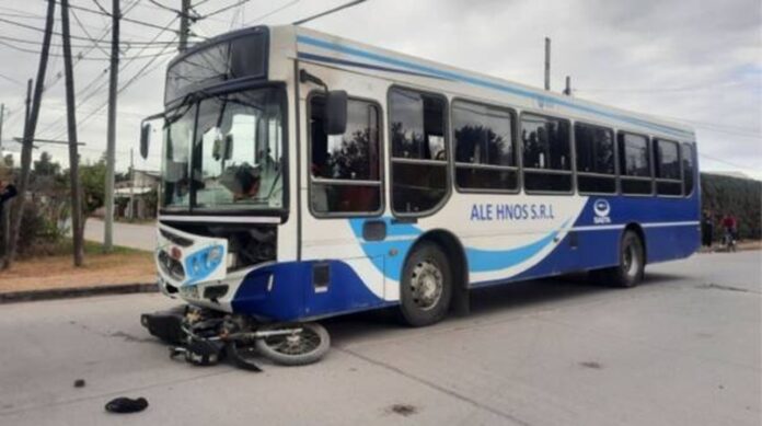 choque colectivo con moto