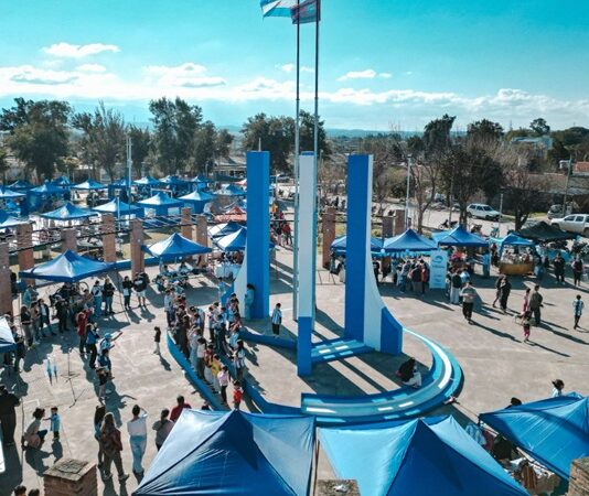 Gran convocatoria en la segunda edición de la Feria Barrial de R° de la Frontera: emprendedores y familias fueron protagonistas