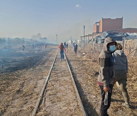 Incendios y fuertes vientos mantienen en alerta a Salta: intensifican el operativo en la zona sur de la ciudad