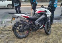 Un motociclista resultó herido tras incrustarse contra la parte trasera de un auto en la Circunvalación Oeste