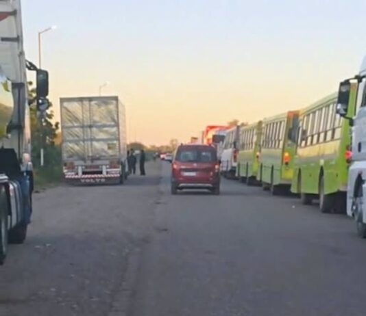 Muere un motociclista en Apolinario Saravia al chocar contra con colectivo