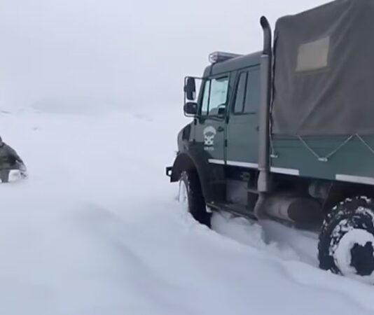Fuerte temporal en Mendoza, San Juan y Catamarca: hay zonas aisladas con hasta cuatro metros de nieve