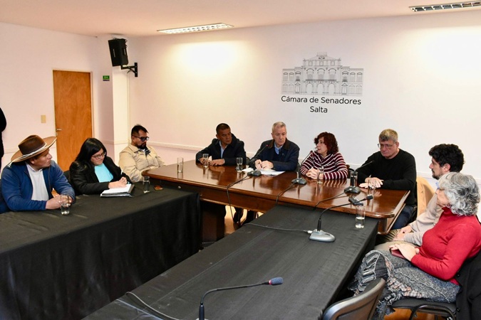 senadores con el circulo medico